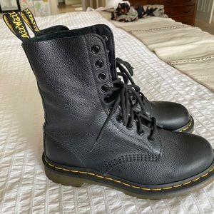 Doc Marten 1490 Black Virginia lace-up boots.